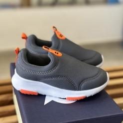 Zapatila Deportiva Athix Wolfi Grafito/Naranja